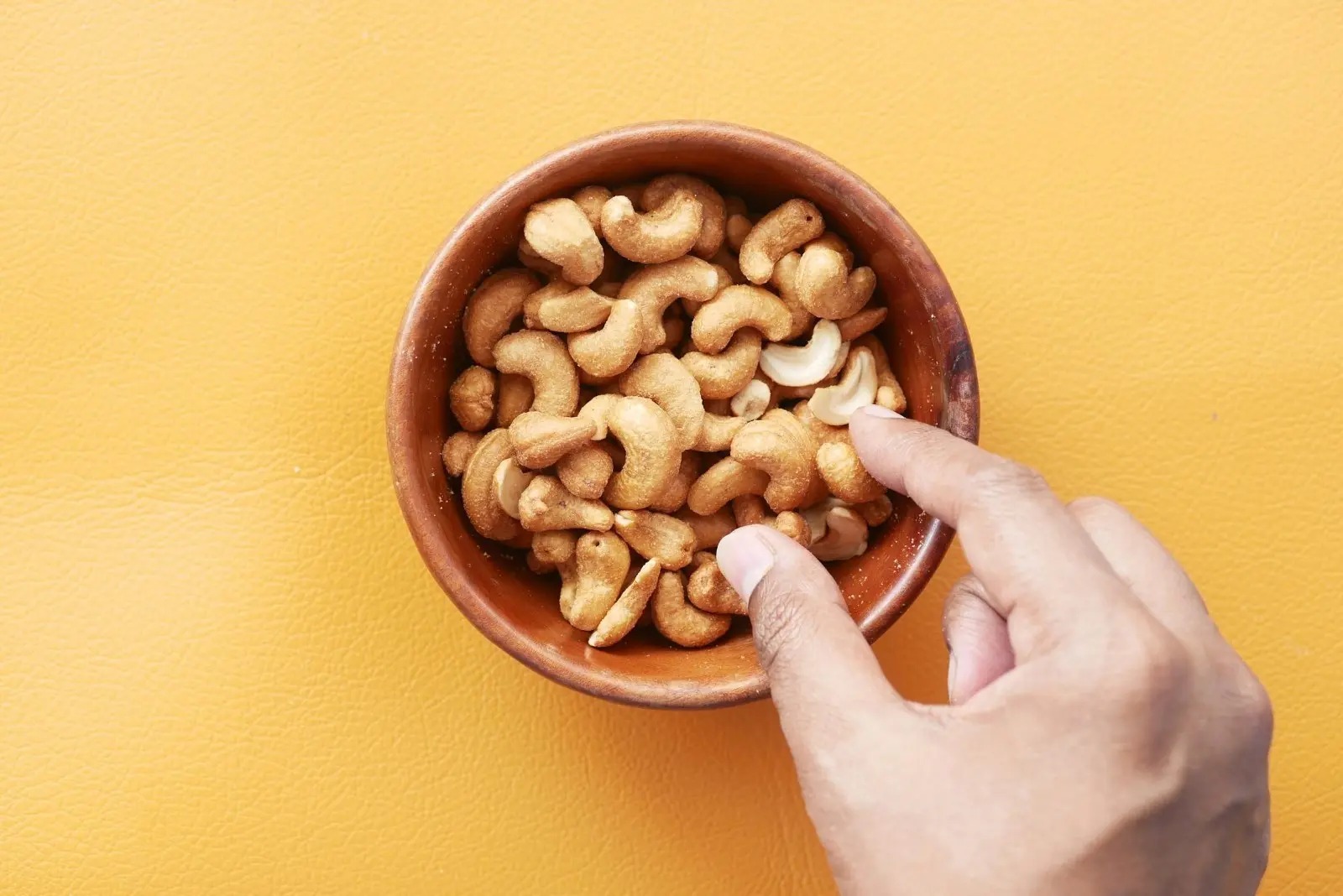 4 DELICIOUS WAYS TO USE GOAN CASHEWS BEYOND SNACKING.